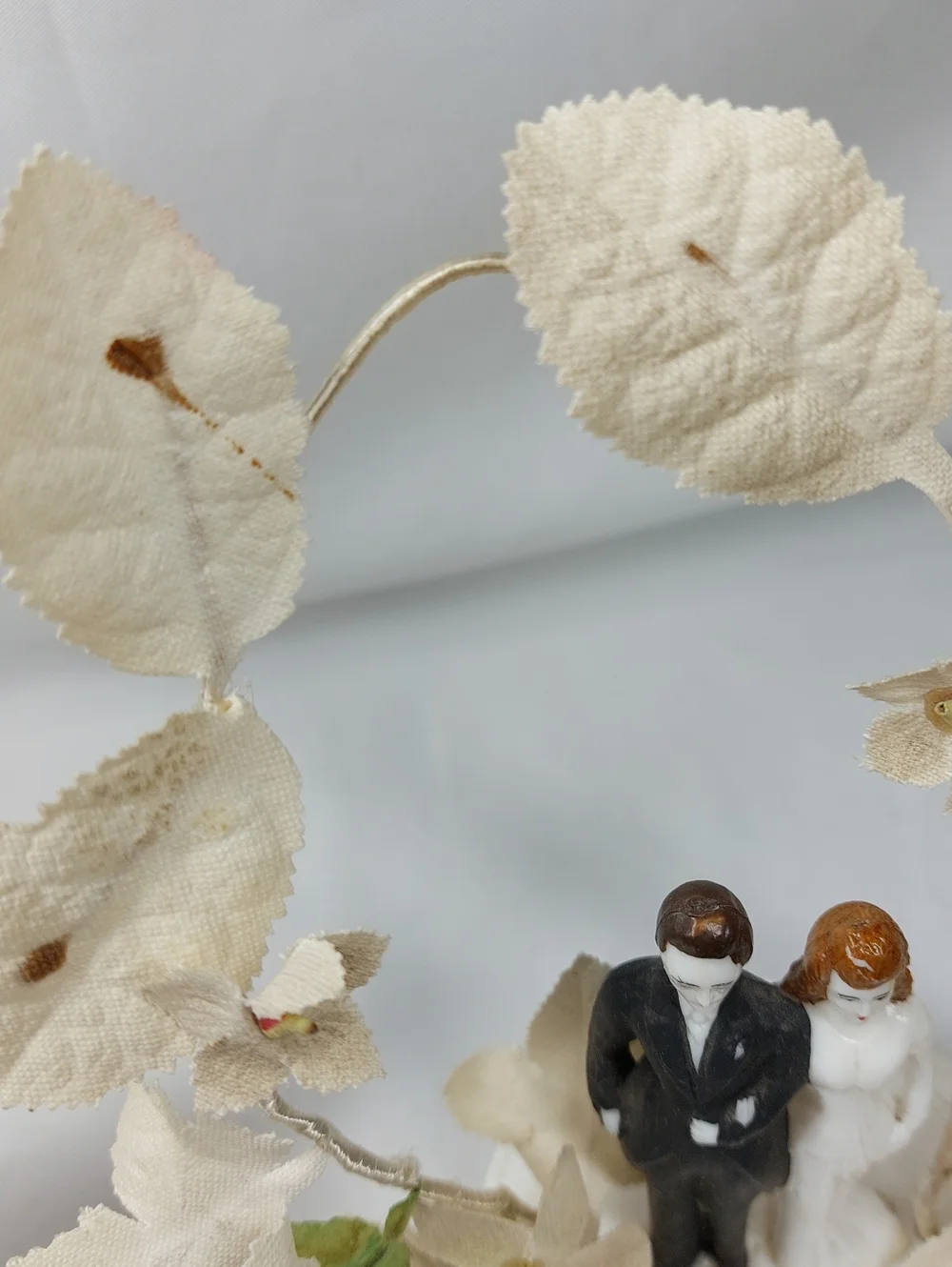 VTG 1940s 50s WEDDING CAKE TOPPERS BRIDE & GROOM LOT OF 2 Chalkware Plastic